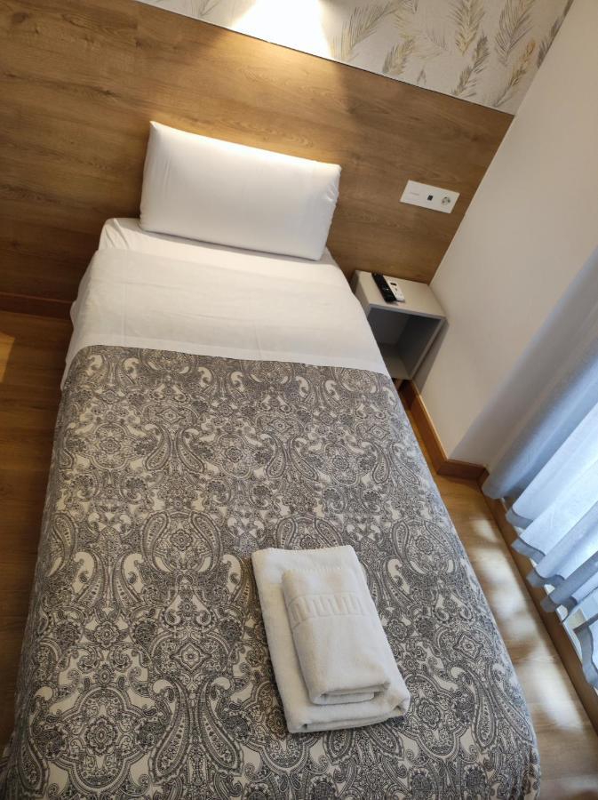 Hostal Esparteros Мадрид Экстерьер фото